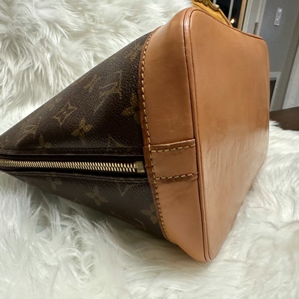 Louis Vuitton Monogram Alma Handbag - Picture 10 of 11